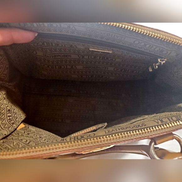 Victor Hugo | Leather Goods Signature Handbag - Picture 13 of 15